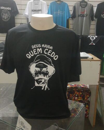 Camiseta Deus Ajuda Quem Cedo Madruga (Seu Madruga)